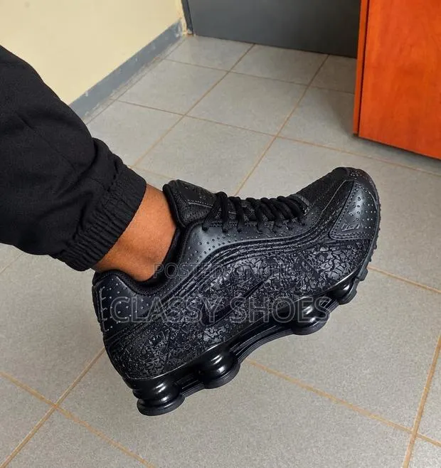 Nike All Black · Photo 1