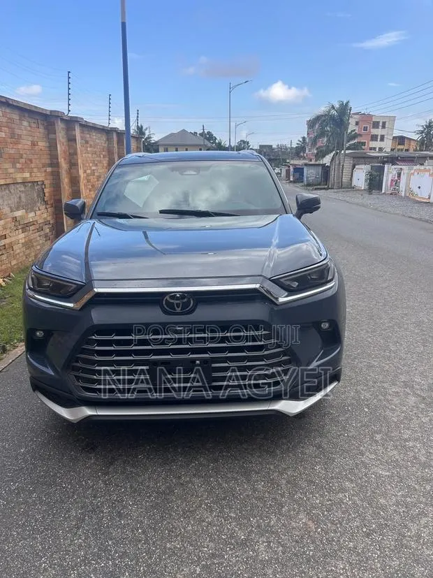 New Toyota Highlander Limited FWD 2023 · Photo 1