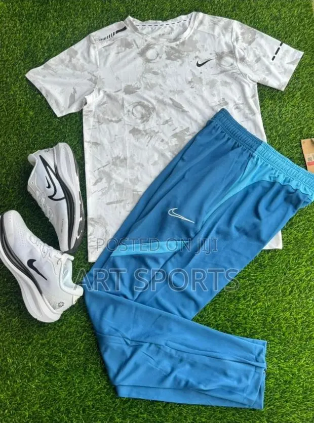 Nike Sports/Gym Set With Sneakers · Photo 1
