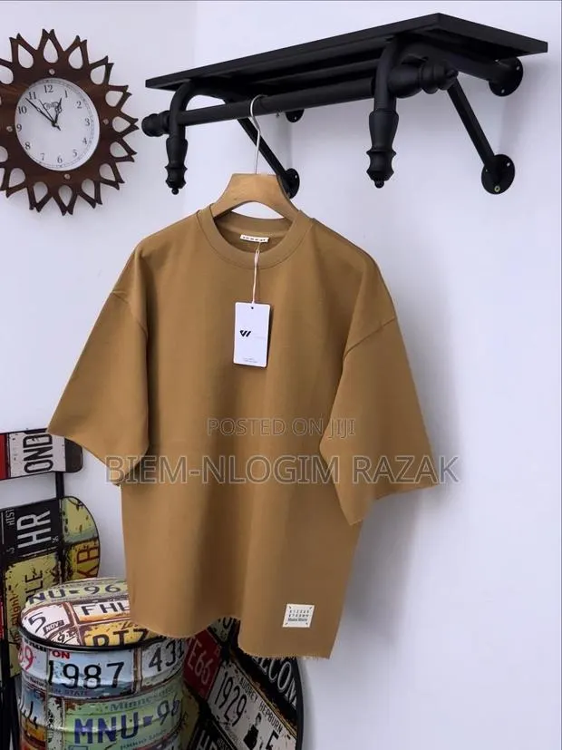 Plain Crop Tshirt Available in Stock · Photo 1