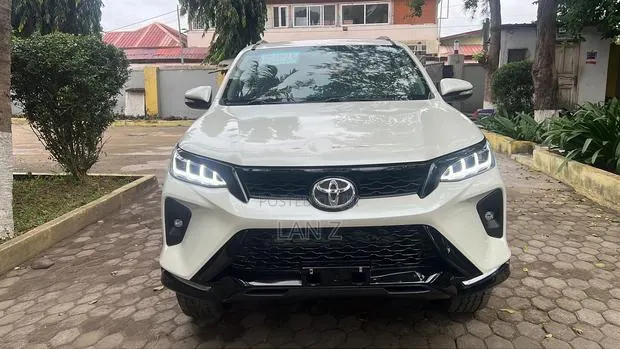 Toyota Fortuner 2.7 AWD 2016 White · Photo 1