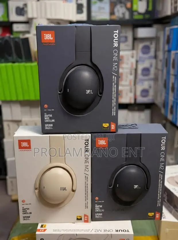 JBL Tour One M2 Headset · Photo 1