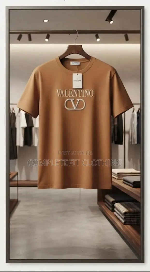 Round Neck Tops · Photo 1