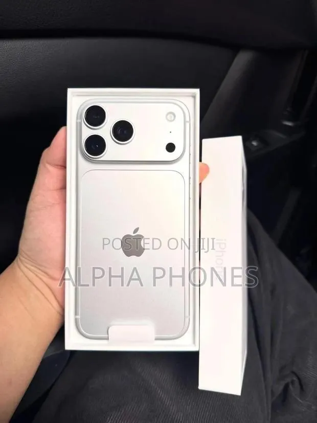 Apple iPhone 17 Pro Max 512 GB Silver · Photo 1