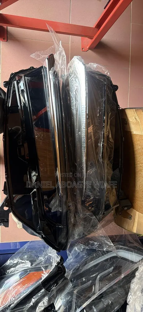 CRV 2023-2025 Headlights · Photo 1
