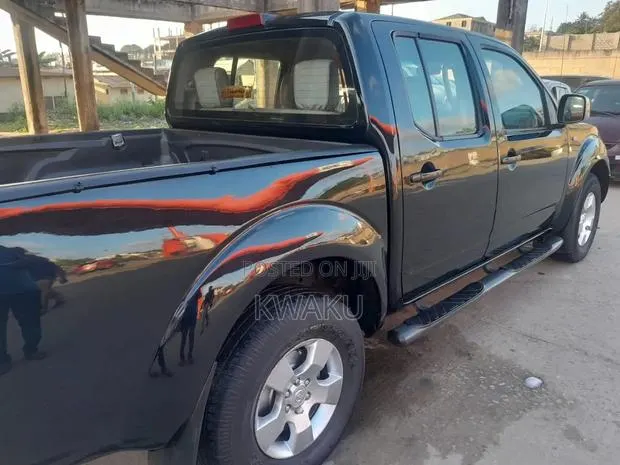 Nissan Navara 2012 Black · Photo 1