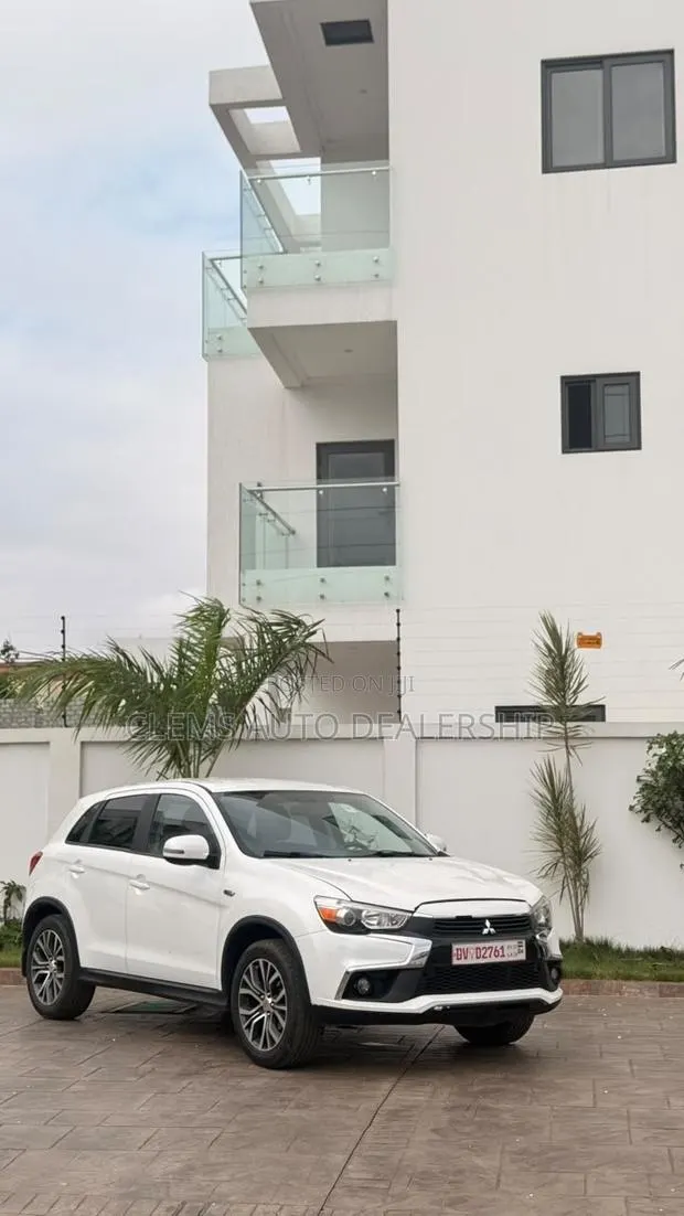 Mitsubishi Outlander Sport 2.0 ES 2016 White · Photo 1
