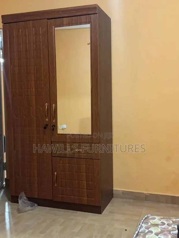 2 -1 Wooden Wardrobe With Patesion · Photo 1