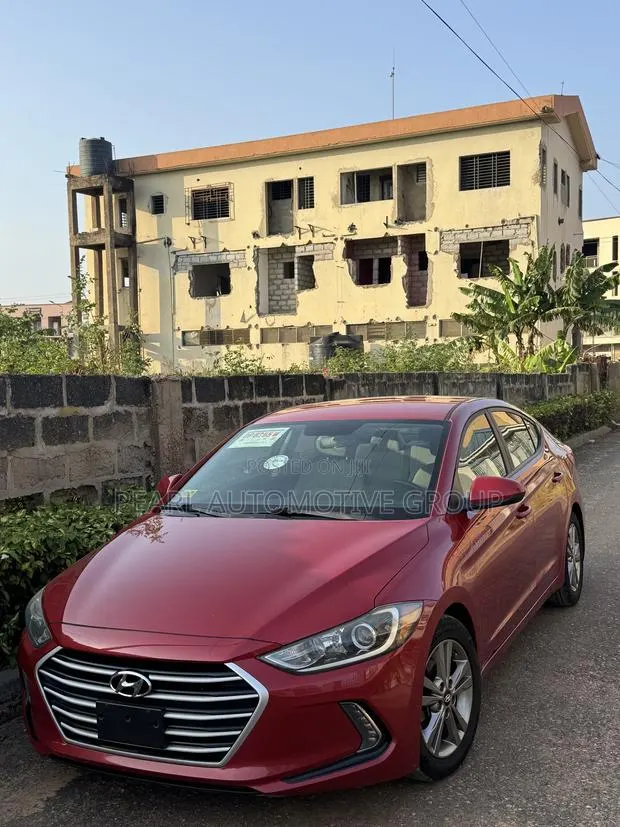 Hyundai Elantra SE Sedan FWD (2.0L 4cyl 6M) 2017 Red · Photo 1