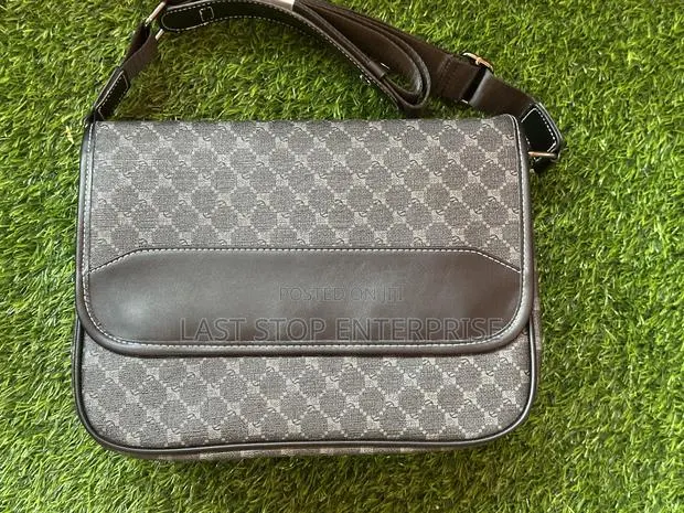 Quality and Classic Cross Body Bag · Photo 1