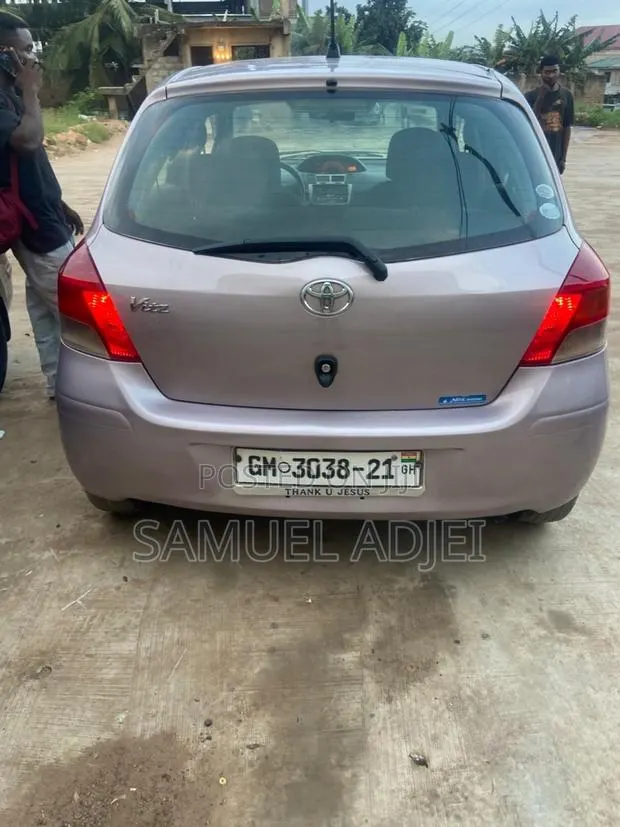 Toyota Vitz 2010 · Photo 1