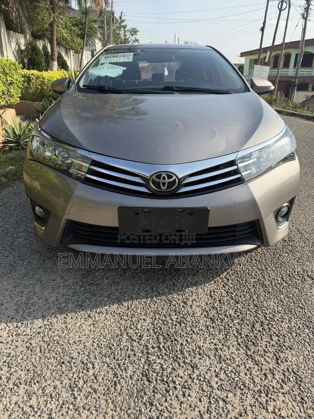 Toyota Corolla 2016 Brown · Photo 1
