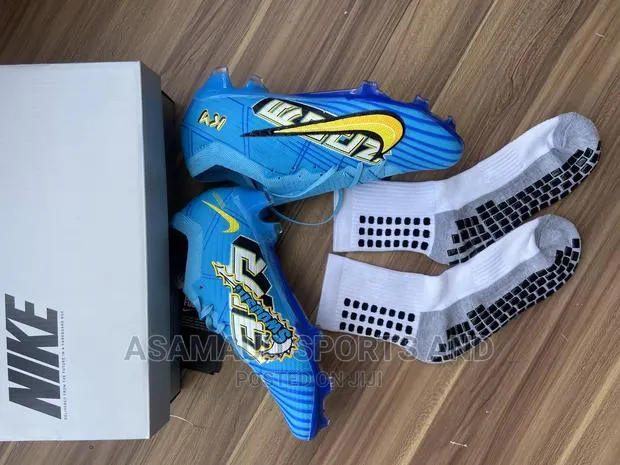Original Football Boot at Cool Price · Photo 1