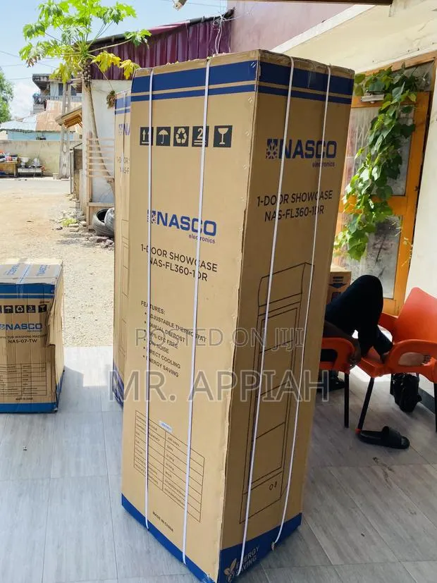 (Nasfl400-1dr)Reliable Nasco Single Door Display Fridge. · Photo 1