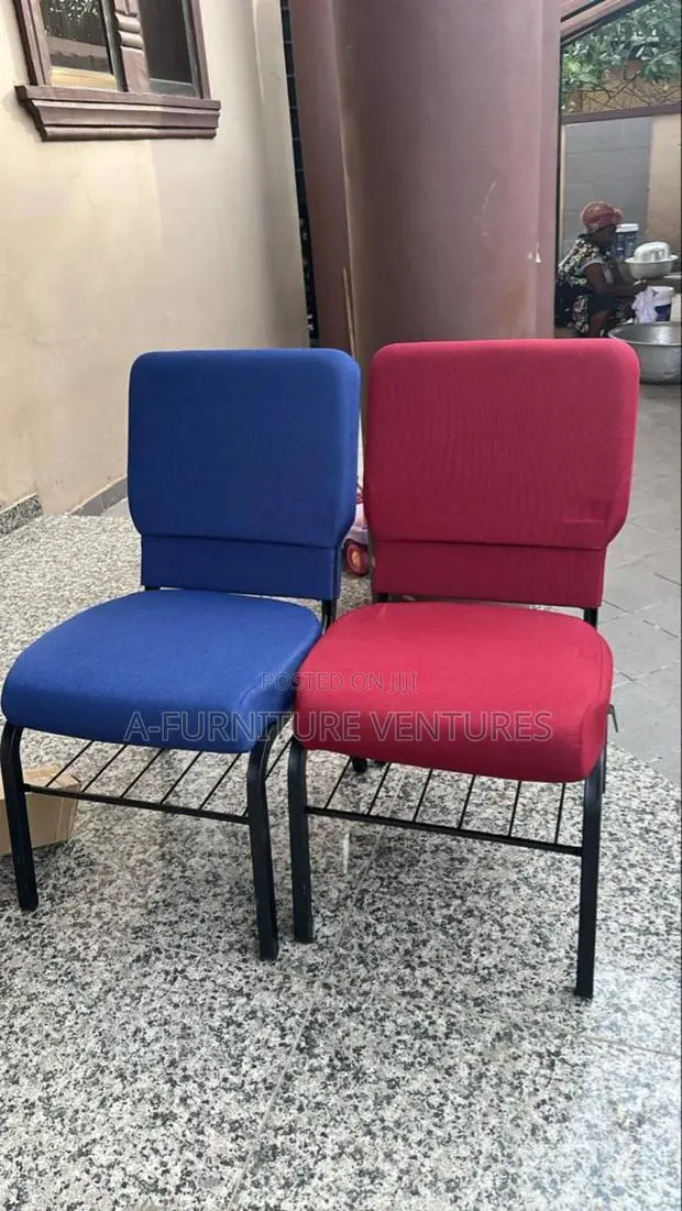 Big Auditorium Chair · Photo 1