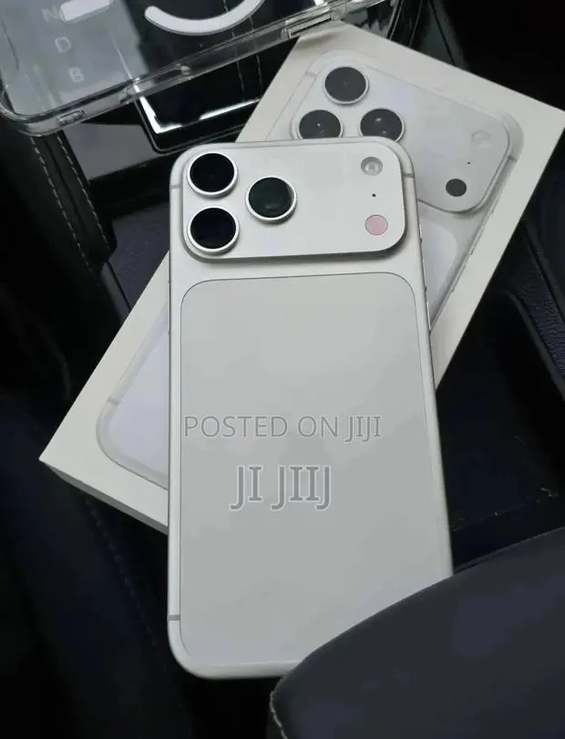 Apple iPhone 17 Pro Max 256 GB White · Photo 1