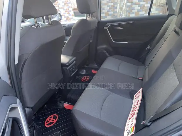 Toyota RAV4 XLE AWD 2023 Gray · Photo 1