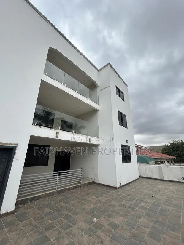 3bdrm Apartment in A&C Mall, East Legon for rent · Photo 1