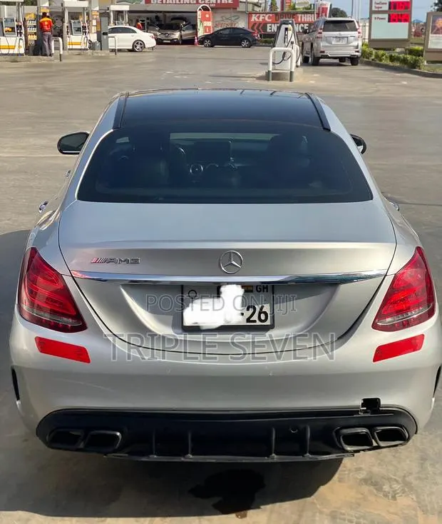 Mercedes-Benz C300 2015 Silver · Photo 1