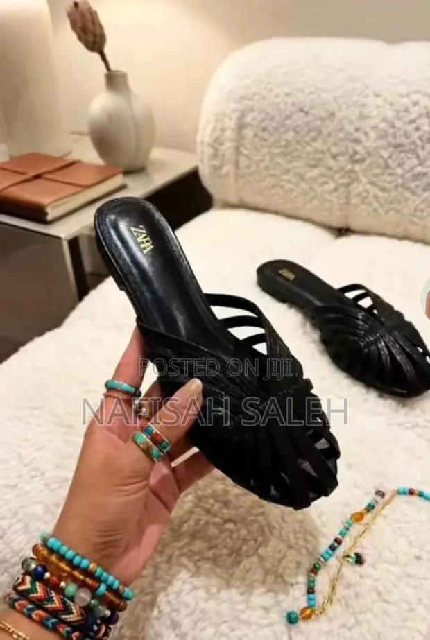 Elegant Black Ladies Flat Slippers. · Photo 1