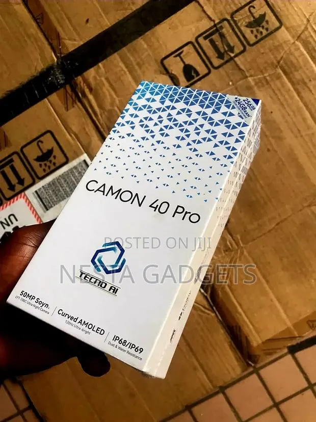 New Tecno Camon 40 Pro 5G 256 GB Silver · Photo 1