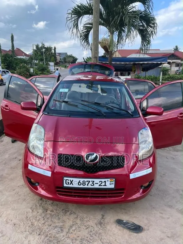 Toyota Vitz 1.3 FWD 5dr 2010 Red · Photo 1