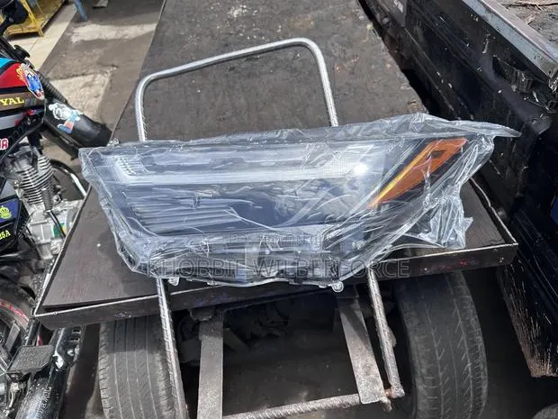 Rav 4 2022 Head Light · Photo 1