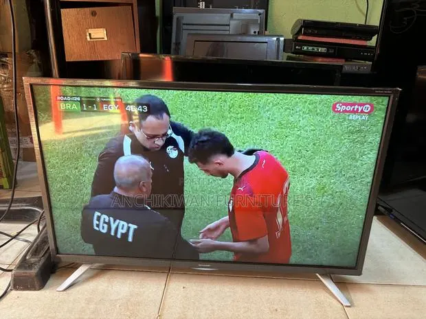 Sharp 32 Inches Smart/Youtube/Digital Satellite Tv · Photo 1