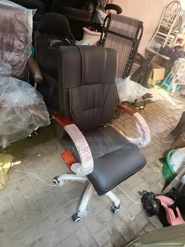 Office Leather Chair · Photo 1