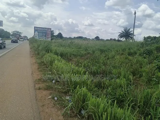 6 Plots of Land Main Road Opposite Inland Pot Ejiso Boankra for Sale · Photo 1