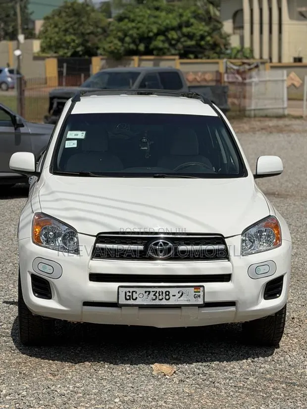 Toyota RAV4 2012 White · Photo 1