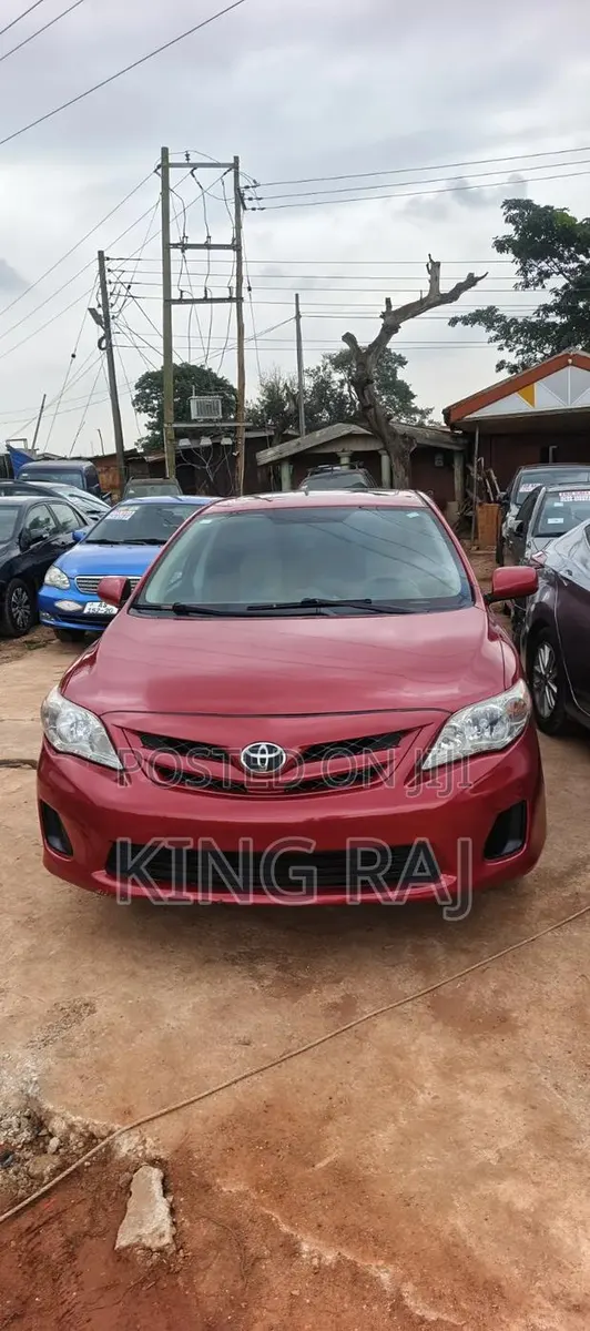 Toyota Corolla LE 4dr Sedan (1.8L 4cyl 4A) 2013 Red · Photo 1