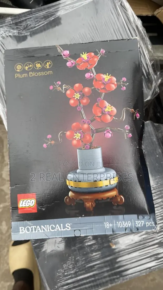 LEGO Icons Plum Blossom (10369) Botanical Collection Set · Photo 2