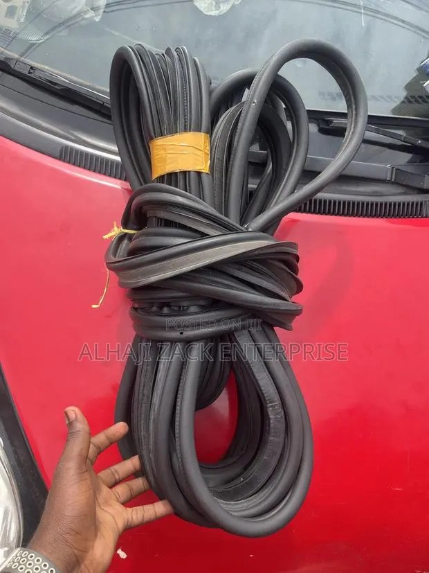 Toyota Camry 2014 Door Rubber Set · Photo 1