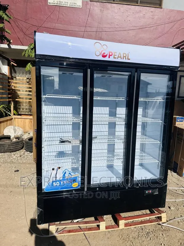 Fridges Favorite Display 3doors Pearl PVC-150 · Photo 1