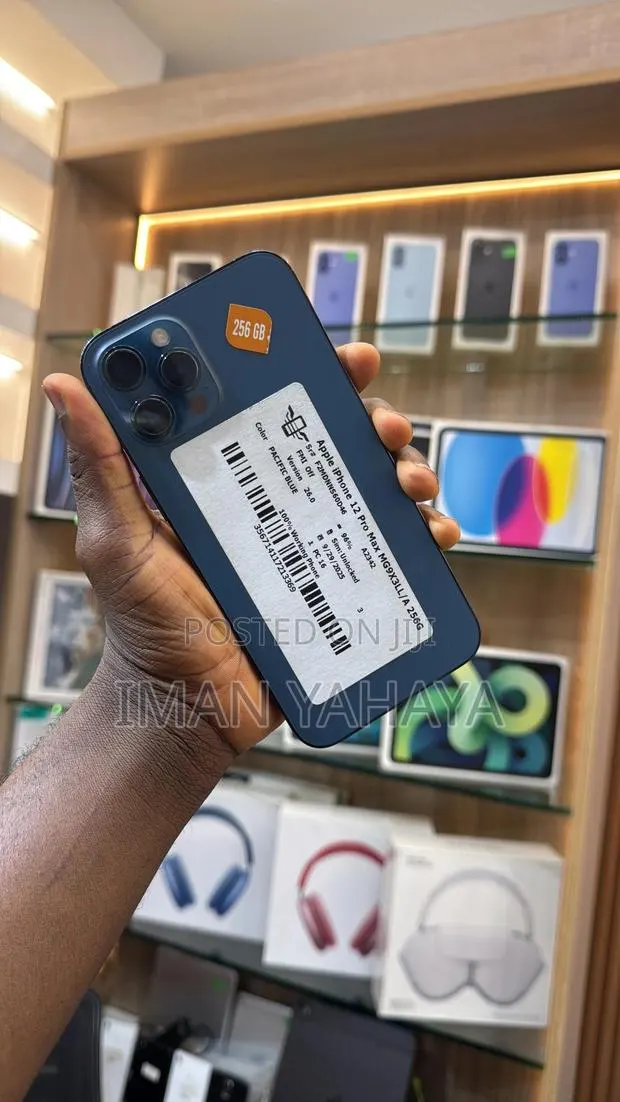 Apple iPhone 12 Pro Max 256 GB Blue · Photo 1