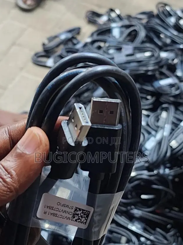 High-Quality DisplayPort to DisplayPort Cable · Photo 1