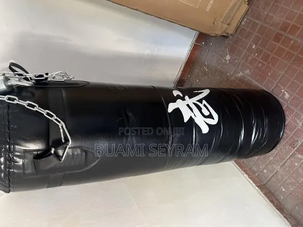 Black Professional Punching Bag · Photo 1