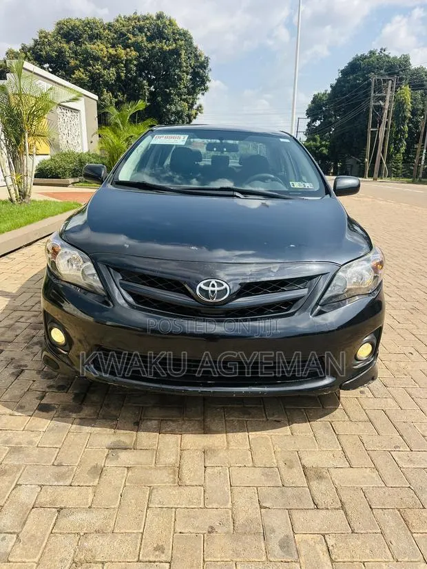 Toyota Corolla L 4-Speed Automatic 2013 Black · Photo 1
