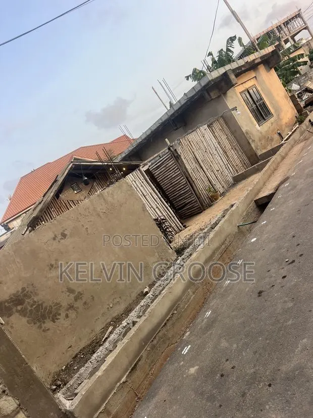 It’s Close to the Tse Addo Roundabout, 20 Minutes to the Airport · Photo 2