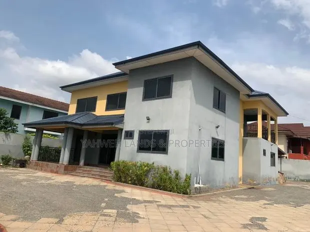 5bdrm House in Com 18, Baatsona Total for rent · Photo 1