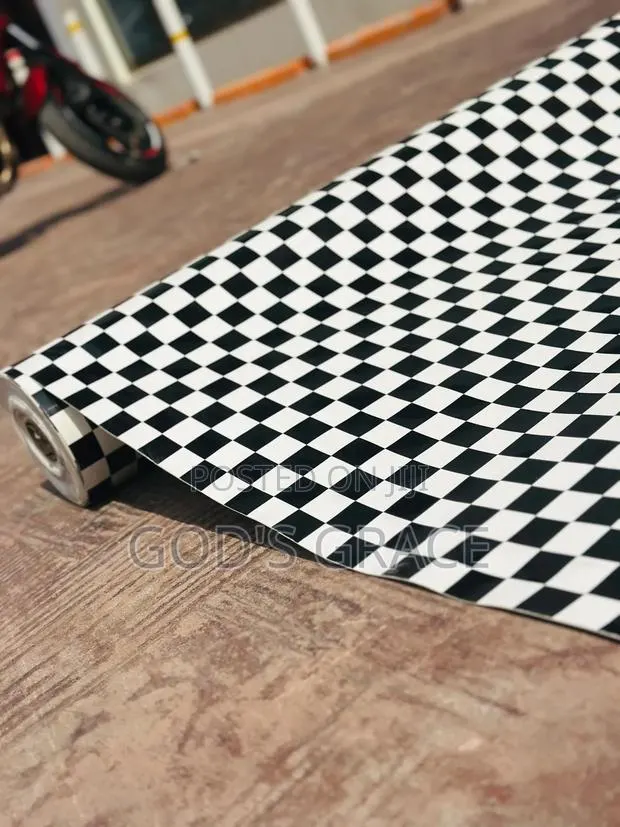 2nd Grade American Rubber Carpet With Black and White Design · Photo 1