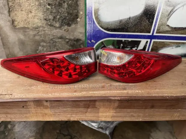 Infiniti JX35 Tail Light · Photo 1