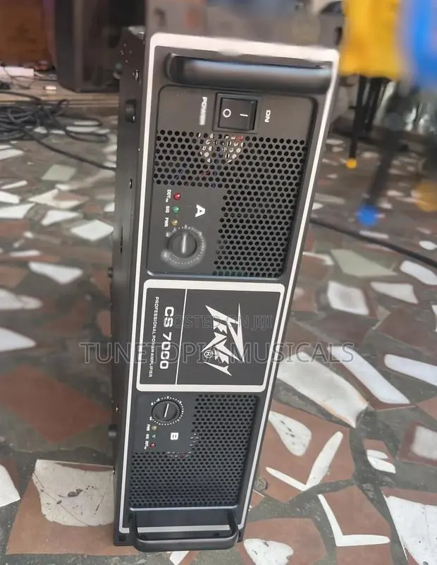 Peavey Cs 7000 Professional Power Amplifier. · Photo 1