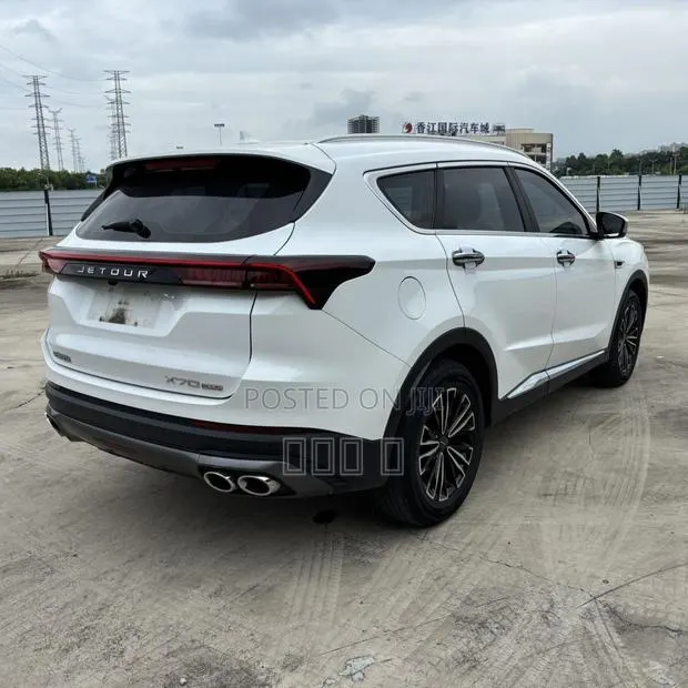 Jetour X70 Plus 1.6 6-Seater FWD 2022 White · Photo 4