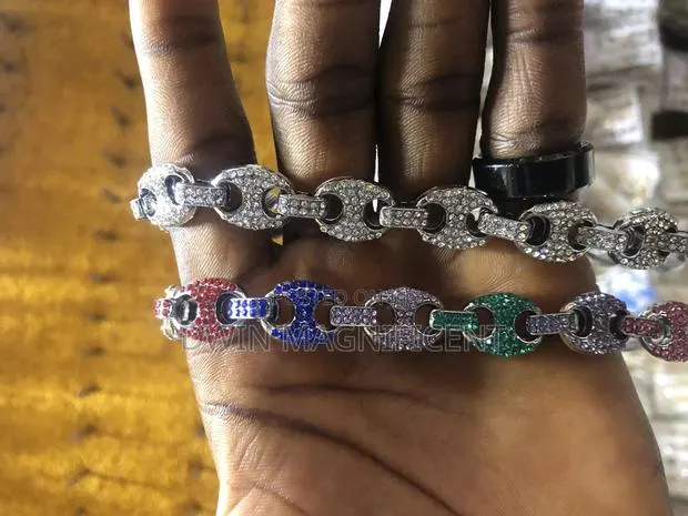 Original Chains · Photo 1