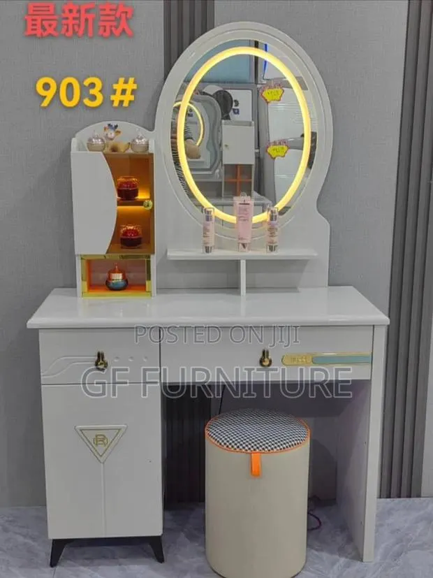 Modern Light Dressing Mirror · Photo 1
