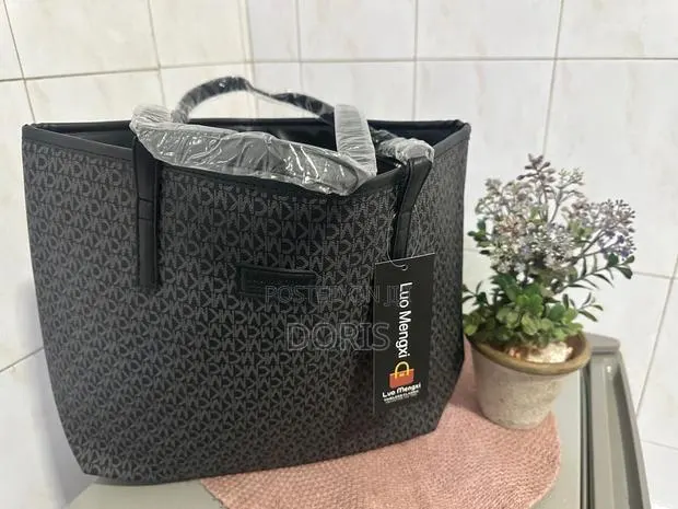 High Quality Tote Bag · Photo 1