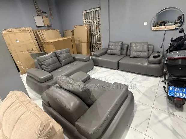 Couch / Sofa Set · Photo 1