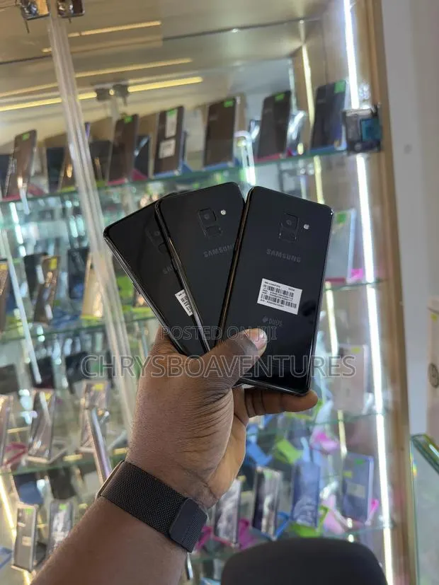 Samsung Galaxy A8 32 GB Black · Photo 1